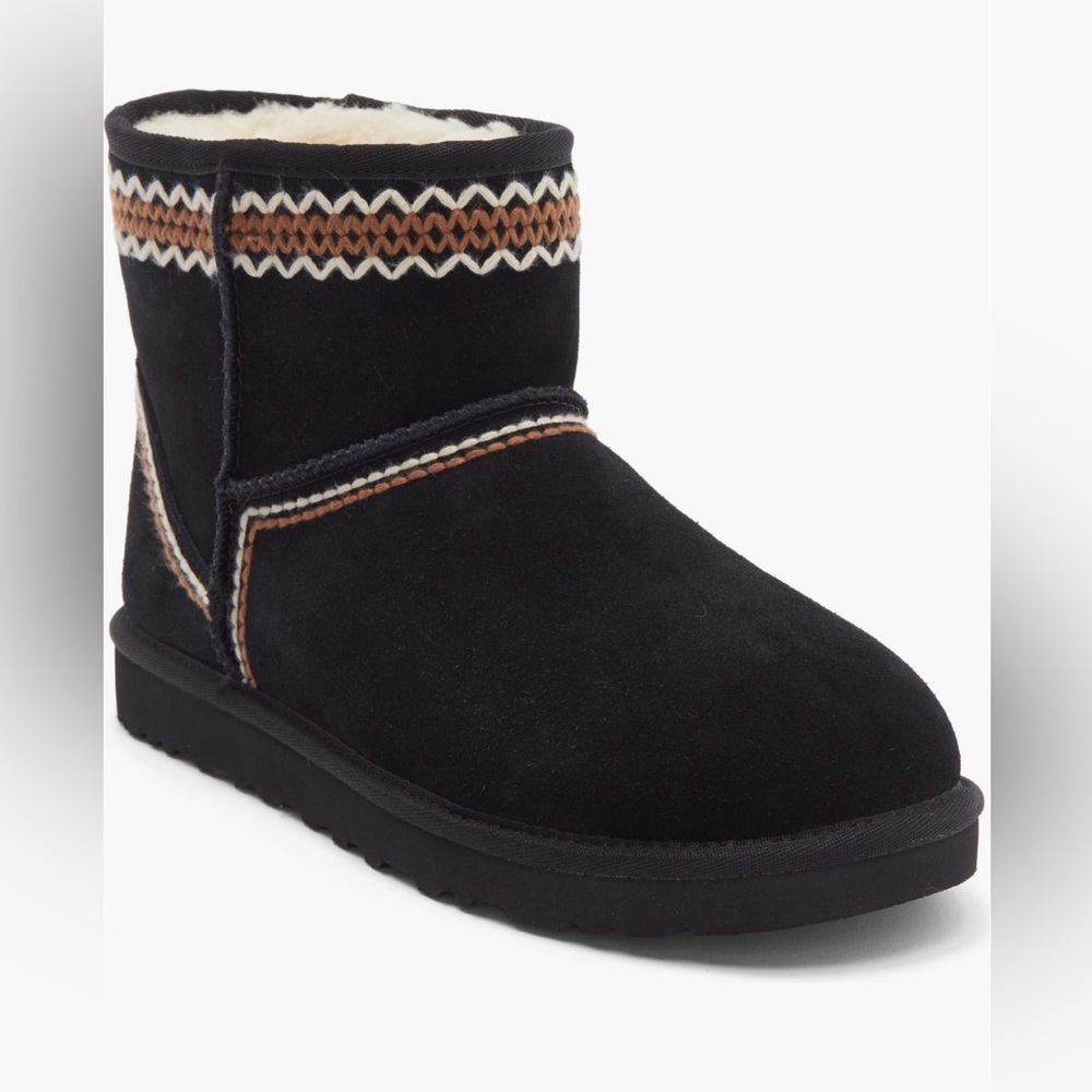 UGG®
Classic Mini
Atherson Boot (Men)